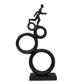 TABAN ÜZERİNDE ADAM İLE REÇİNE ÇEMBER HEYKEL 47CM